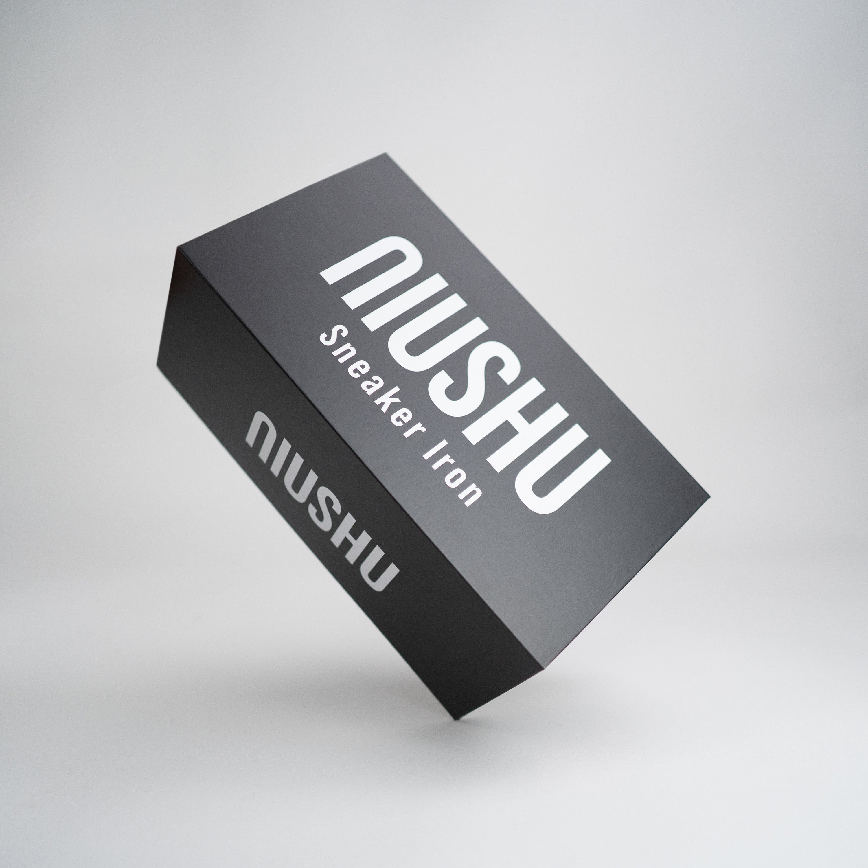 niushu Sneaker Iron